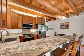 Photo #5: 250057311 Listing