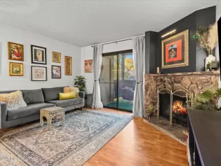 Photo #2: 250057528 Listing