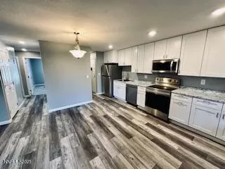 Browse active condo listings in PECKHAM GARDENS