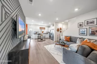 Photo #1: 250057629 Listing