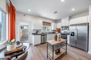 Photo #2: 250057629 Listing