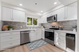 Photo #5: 250057859 Listing