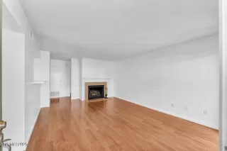 Photo #4: 250057983 Listing