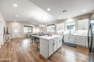 Photo #3: 250058341 Listing