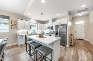 Photo #4: 250058341 Listing