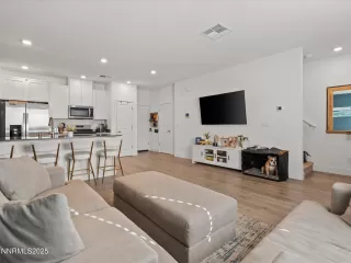 Photo #2: 250058590 Listing