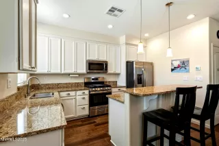 Photo #2: 250058981 Listing