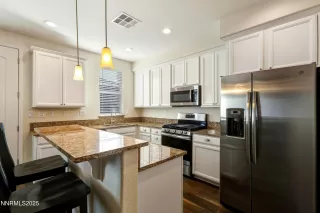 Photo #4: 250058981 Listing