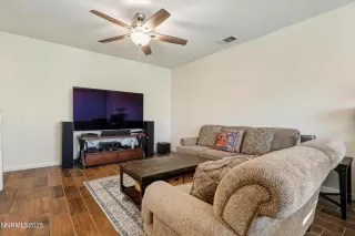 Photo #5: 250058981 Listing