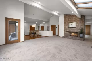 Photo #5: 250058999 Listing