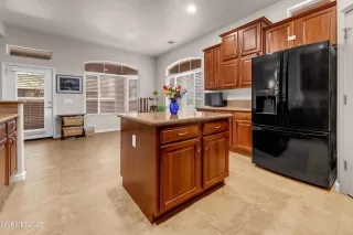 Photo #5: 250059040 Listing