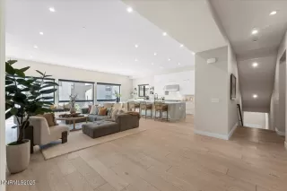 Photo #2: 250059321 Listing 