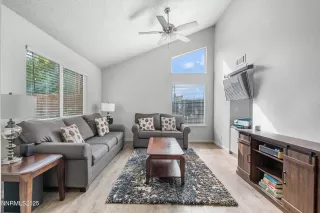 Photo #4: 250059400 Listing