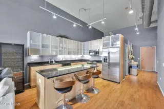 Photo #6: 260000027 Listing