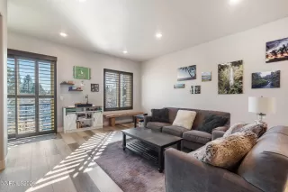 Photo #4: 260000561 Listing 