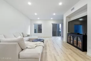 Photo #1: 260000880 Listing 