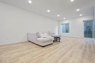 Photo #3: 260000880 Listing 