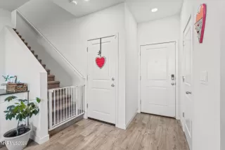 Photo #3: 260000918 Listing