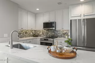 Photo #4: 260000981 Listing 