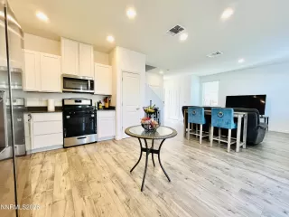 Photo #5: 260001148 Listing