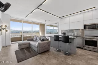 Photo #2: 260001346 Listing 