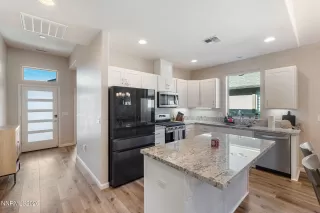 Photo #2: 260001654 Listing