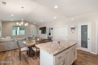 Photo #5: 260001654 Listing