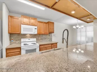 Photo #4: 260001662 Listing 