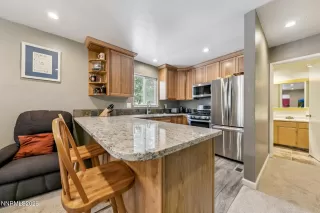 Photo #3: 260001683 Listing