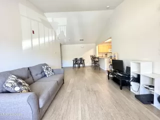 Photo #2: 260001989 Listing 