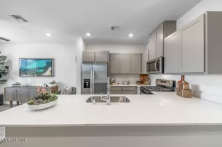 Photo #6: 260002039 Listing 