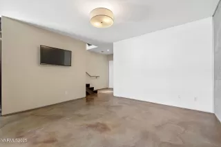 Photo #5: 260002118 Listing