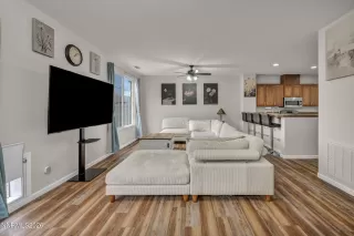 Photo #4: 260002129 Listing