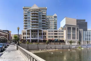 Photo #1: 260002142 Listing