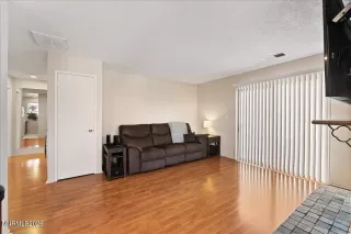 Photo #2: 260002268 Listing