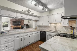 Photo #5: 260002559 Listing 