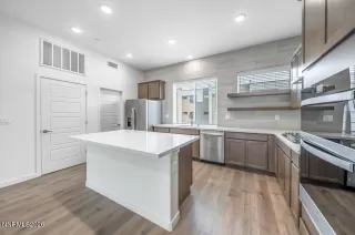 Photo #1: 260002567 Listing 