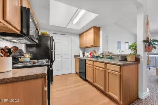 Photo #6: 260002837 Listing 