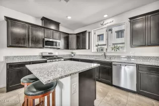 Photo #6: 260002856 Listing