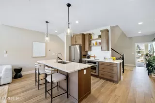 Photo #6: 260002869 Listing