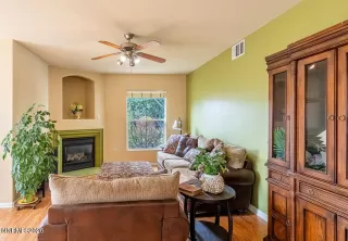 Photo #1: 260002915 Listing 