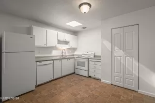 Photo #2: 260003165 Listing