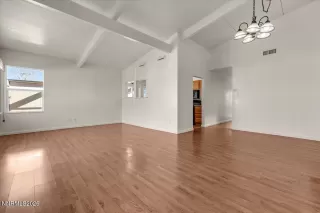 Photo #2: 260003179 Listing