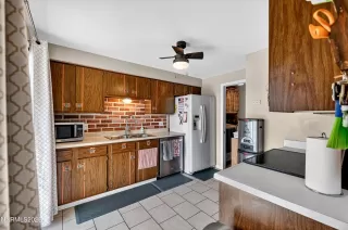 Photo #5: 260003221 Listing