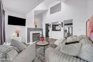 Photo #2: 260003252 Listing