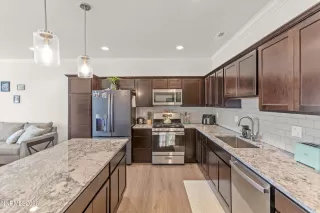 Photo #5: 260003256 Listing