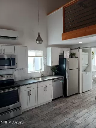 Photo #2: 260003277 Listing