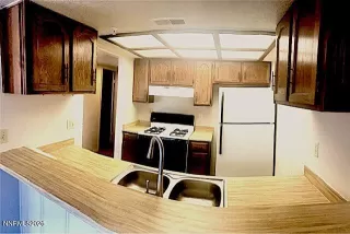 Photo #1: 260003421 Listing 