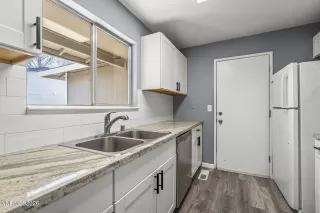 Photo #6: 260003427 Listing