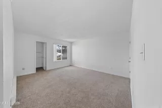 Photo #4: 260003578 Listing